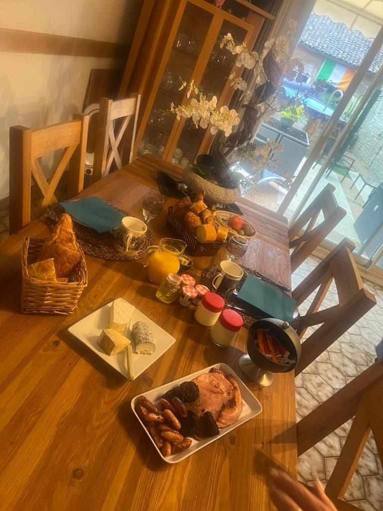 Maison Le Trefle Chef-Boutonne المظهر الخارجي الصورة